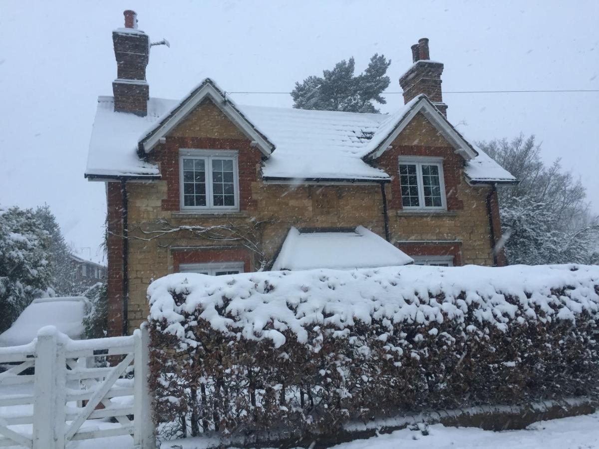 Sunshine CottageStudley  エクステリア 写真